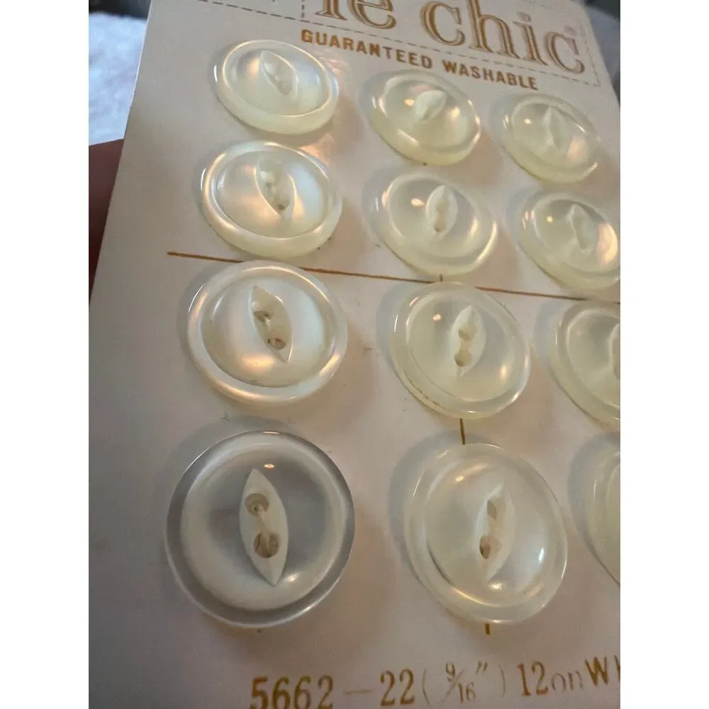 Vintage Le Chic White Clear 2 Hole Sewing Buttons 5662-22 Japan NOS Set of 12